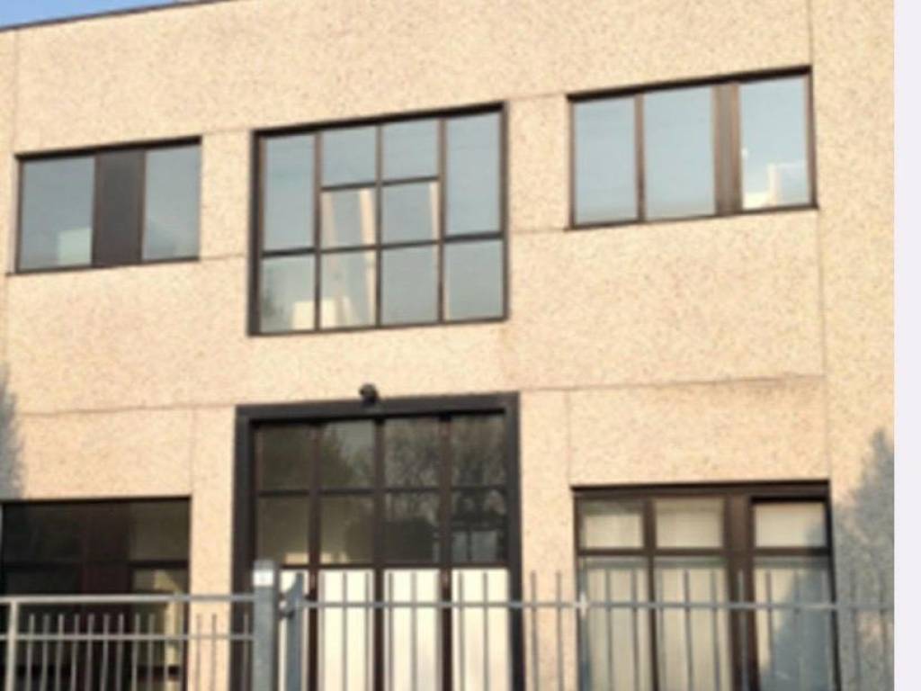 locale commerciale in affitto a Seregno