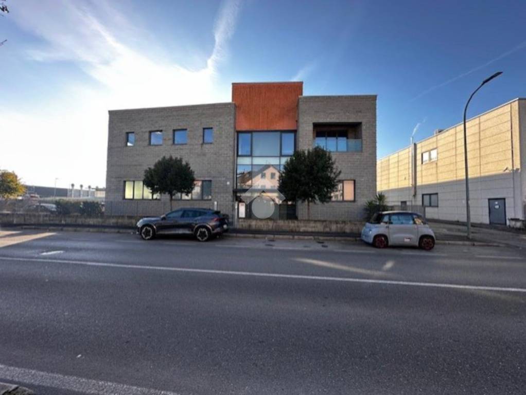 locale commerciale in affitto a Seregno