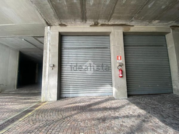 locale commerciale in affitto a Seregno