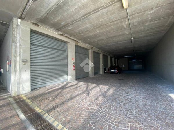 locale commerciale in affitto a Seregno