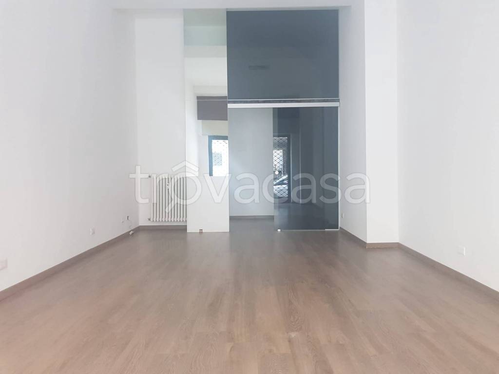 negozio in affitto a Seregno