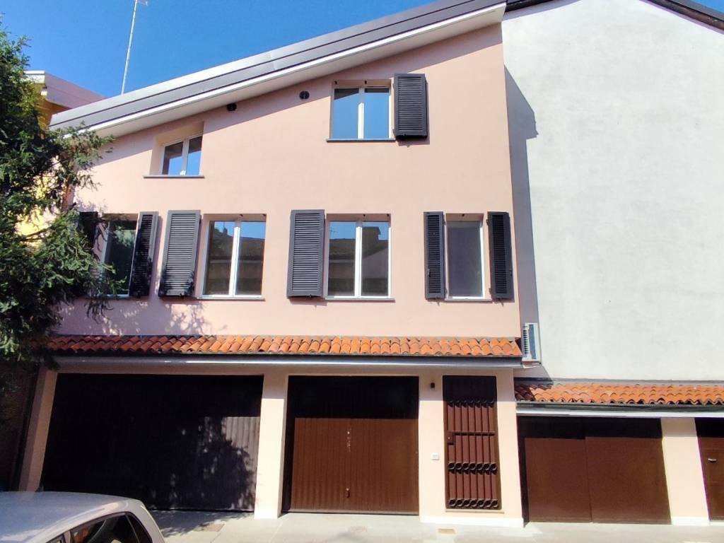 casa indipendente in affitto a Seregno