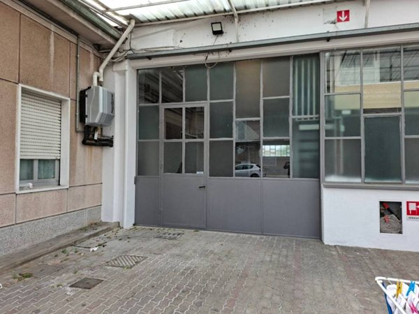 locale commerciale in affitto a Seregno