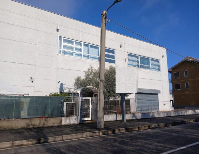 locale commerciale in affitto a Seregno