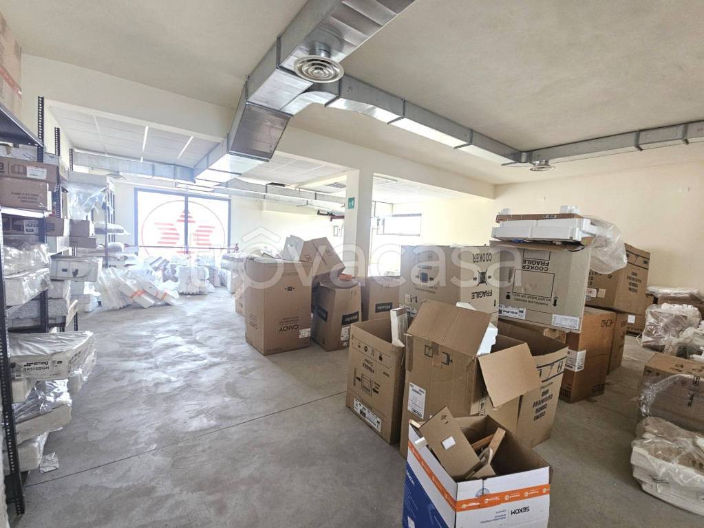 locale commerciale in affitto a Seregno