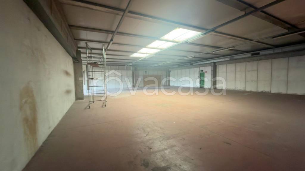 locale commerciale in affitto a Seregno
