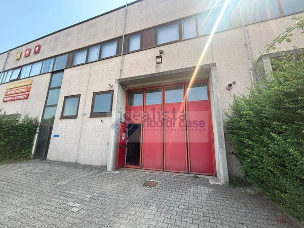 locale commerciale in affitto a Seregno