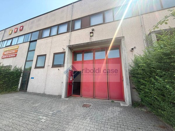 locale commerciale in affitto a Seregno