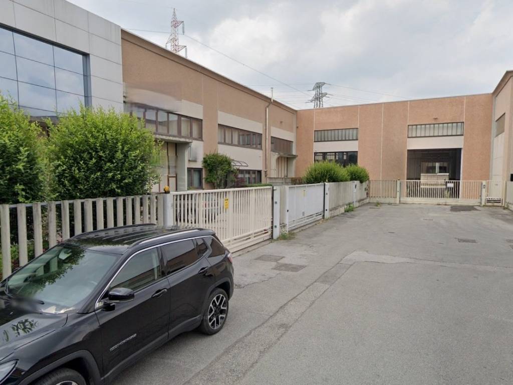 locale commerciale in affitto a Seregno