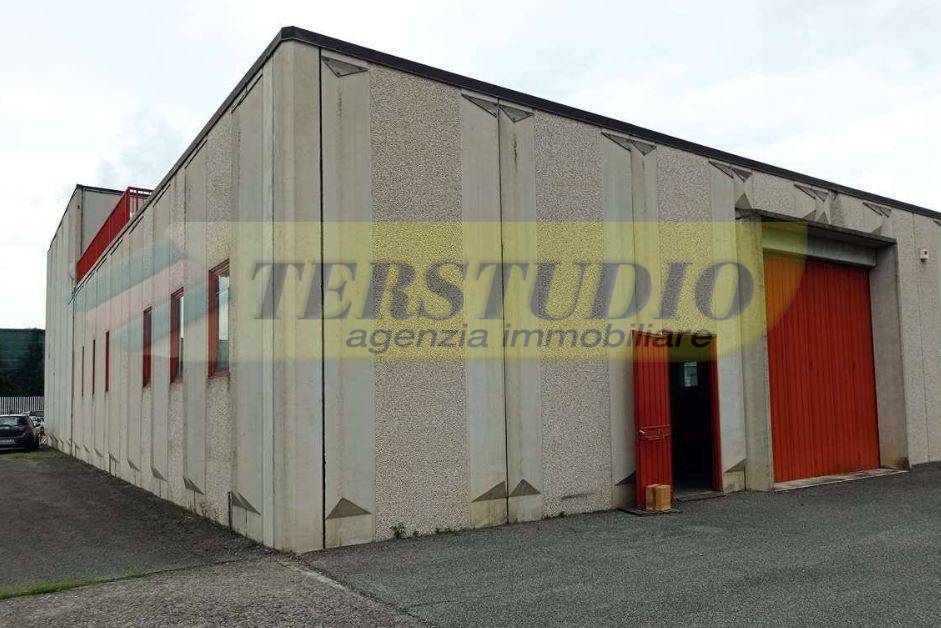 locale commerciale in affitto a Seregno