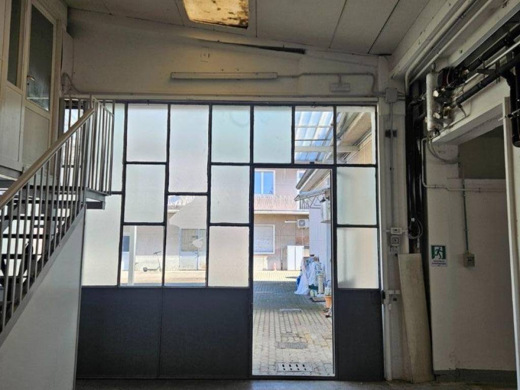 locale commerciale in affitto a Seregno