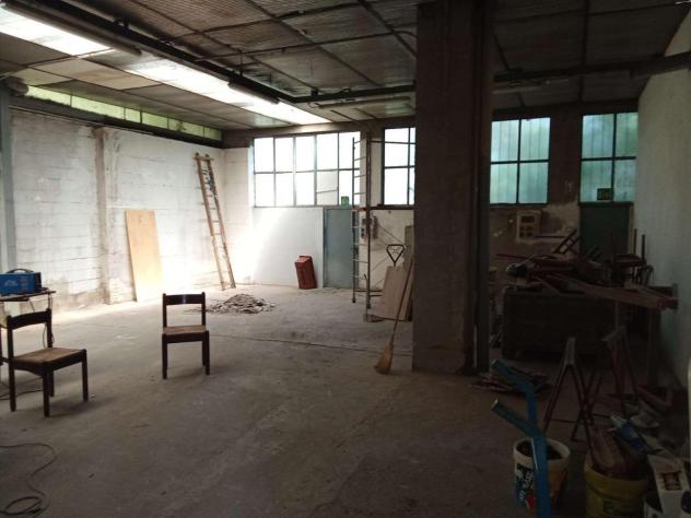 locale commerciale in affitto a Seveso