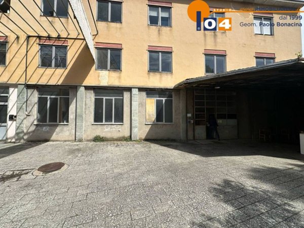locale commerciale in affitto a Seveso