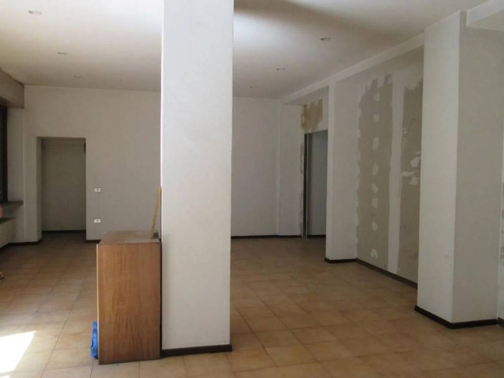 negozio in affitto a Seveso