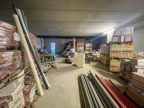 locale commerciale in affitto a Seveso