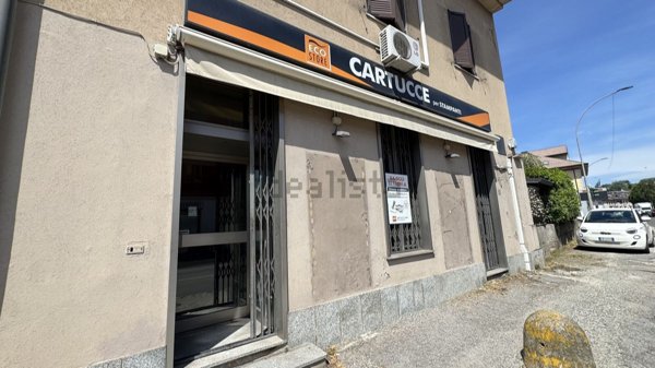 negozio in affitto a Seveso in zona Baruccana