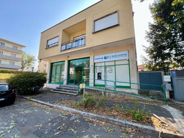negozio in affitto a Seveso in zona Baruccana