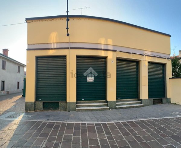 locale commerciale in affitto a Sovico