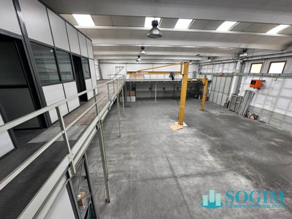 locale commerciale in affitto a Sovico