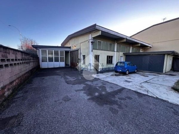 locale di sgombero in affitto a Sovico