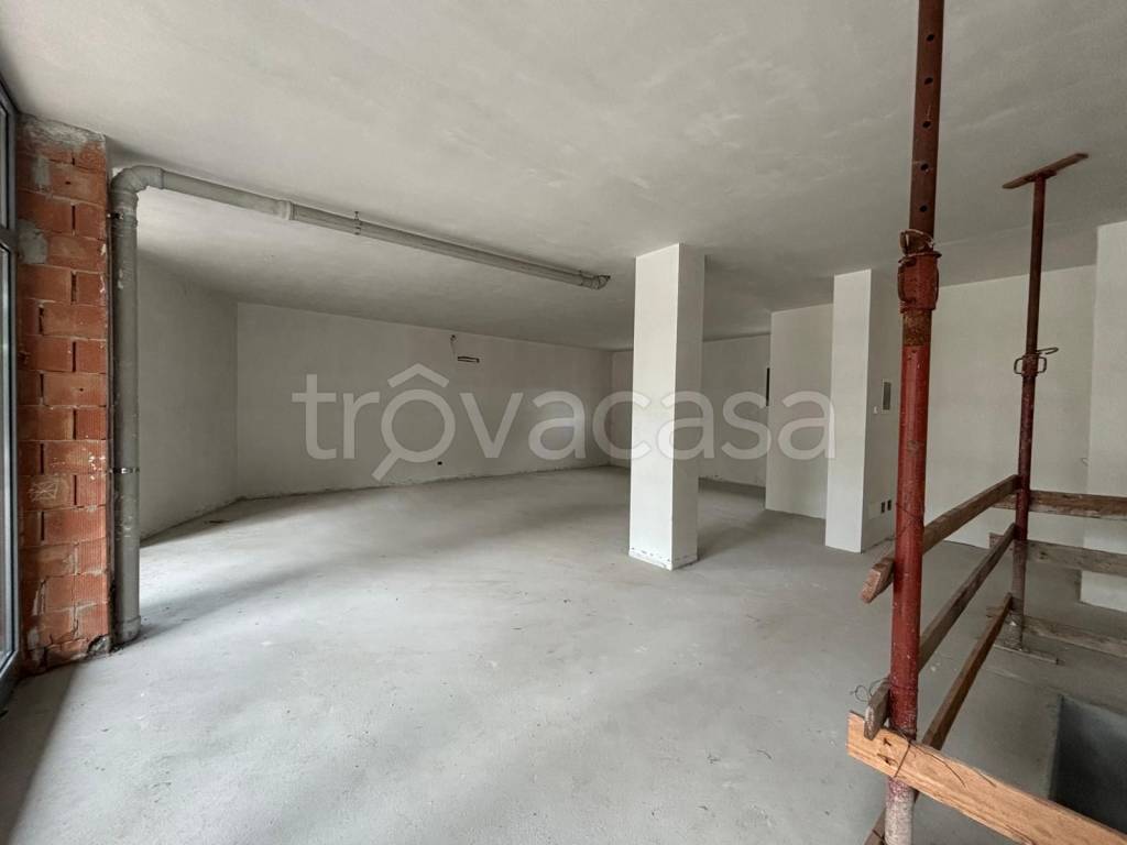 negozio in affitto a Sulbiate