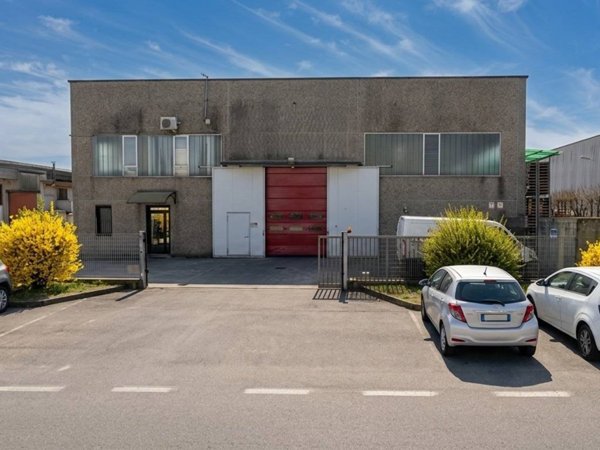 locale commerciale in affitto a Sulbiate in zona Sulbiate Inferiore