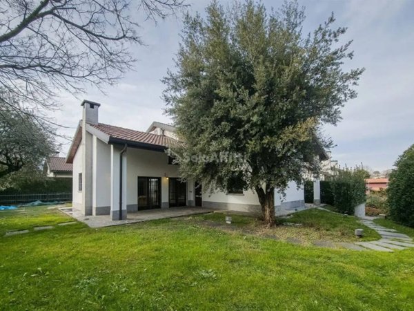 casa indipendente in affitto a Triuggio