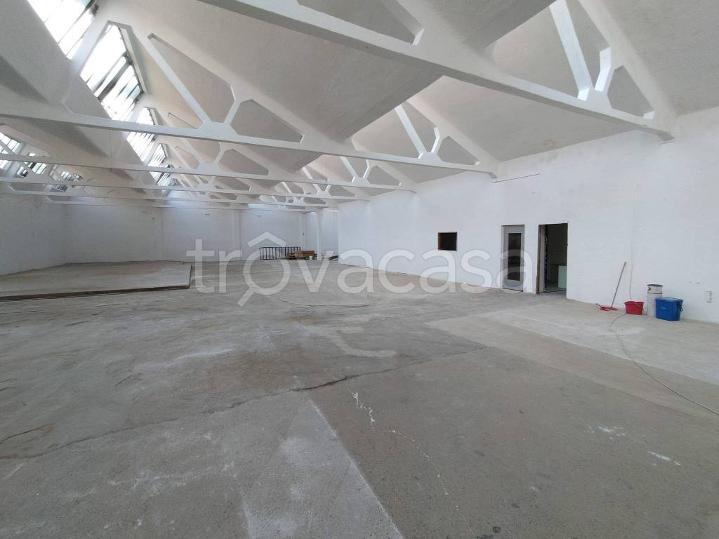 locale commerciale in affitto a Triuggio