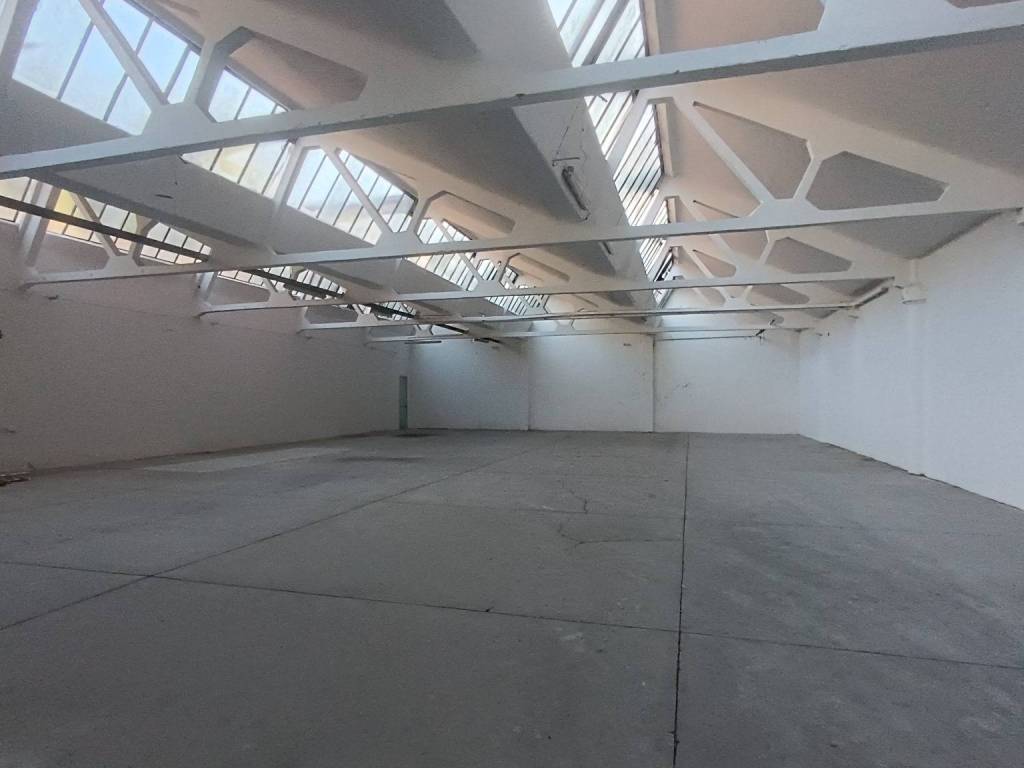 locale commerciale in affitto a Triuggio