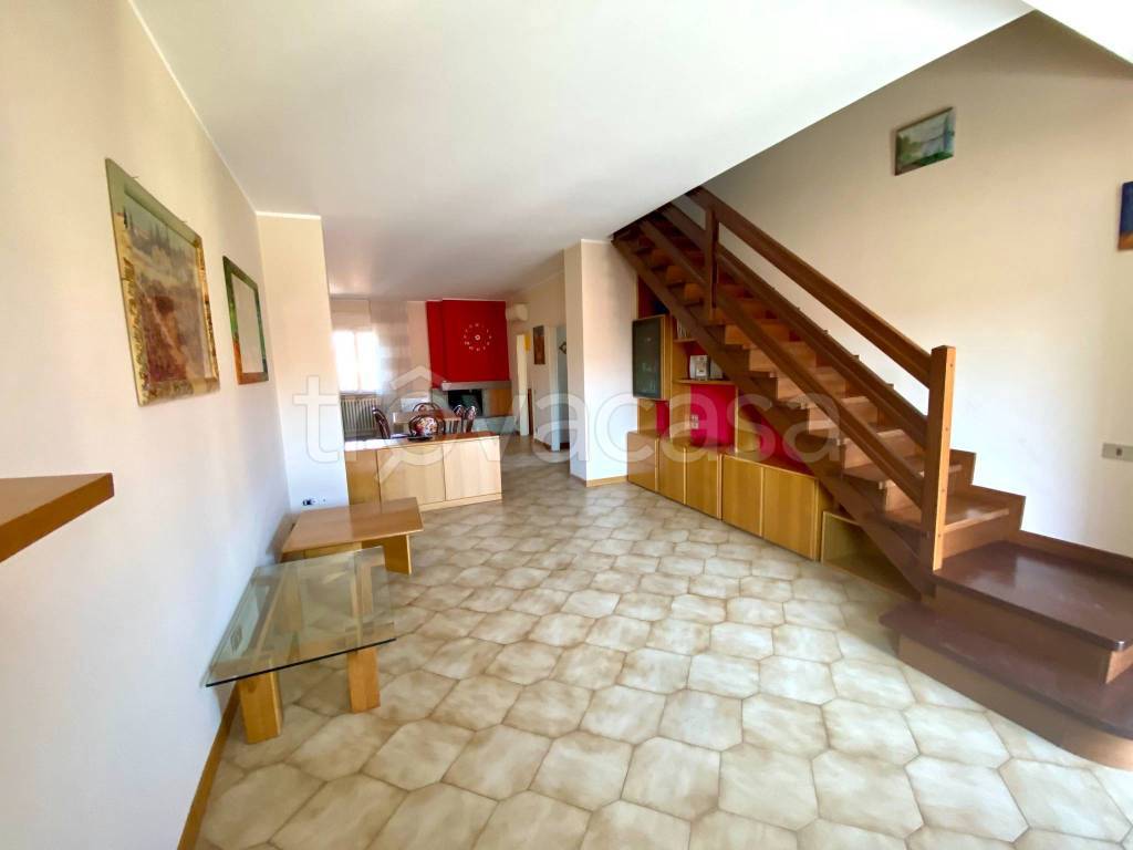 appartamento in affitto ad Usmate Velate