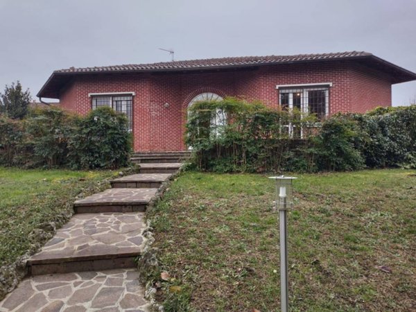 casa indipendente in affitto ad Usmate Velate