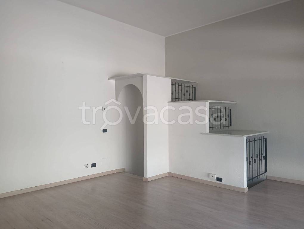 appartamento in affitto ad Usmate Velate