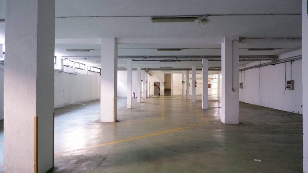 locale commerciale in affitto ad Usmate Velate