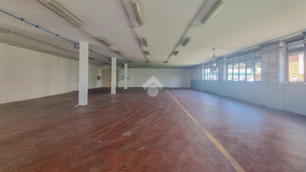 locale commerciale in affitto ad Usmate Velate