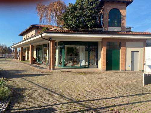 negozio in affitto ad Usmate Velate