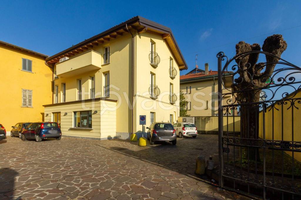 appartamento in affitto ad Usmate Velate