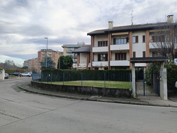 appartamento in affitto ad Usmate Velate