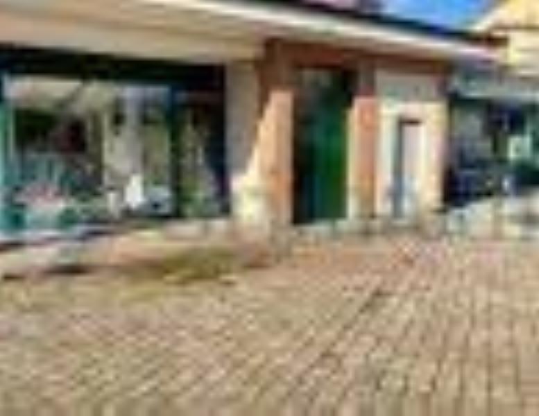 negozio in affitto ad Usmate Velate