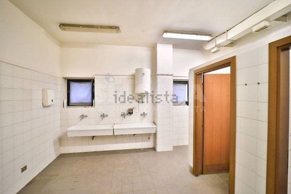 capannone in affitto ad Usmate Velate