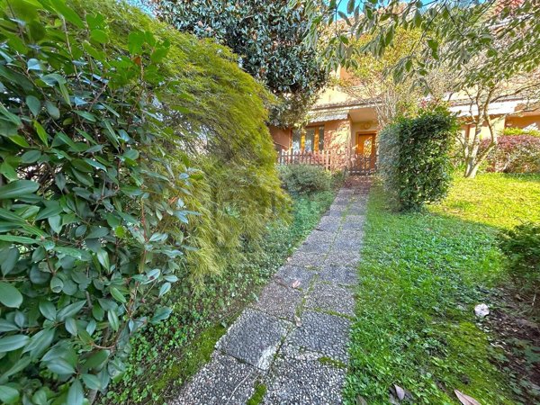 casa indipendente in affitto ad Usmate Velate