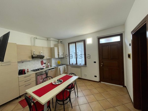 appartamento in affitto ad Usmate Velate in zona Corrada