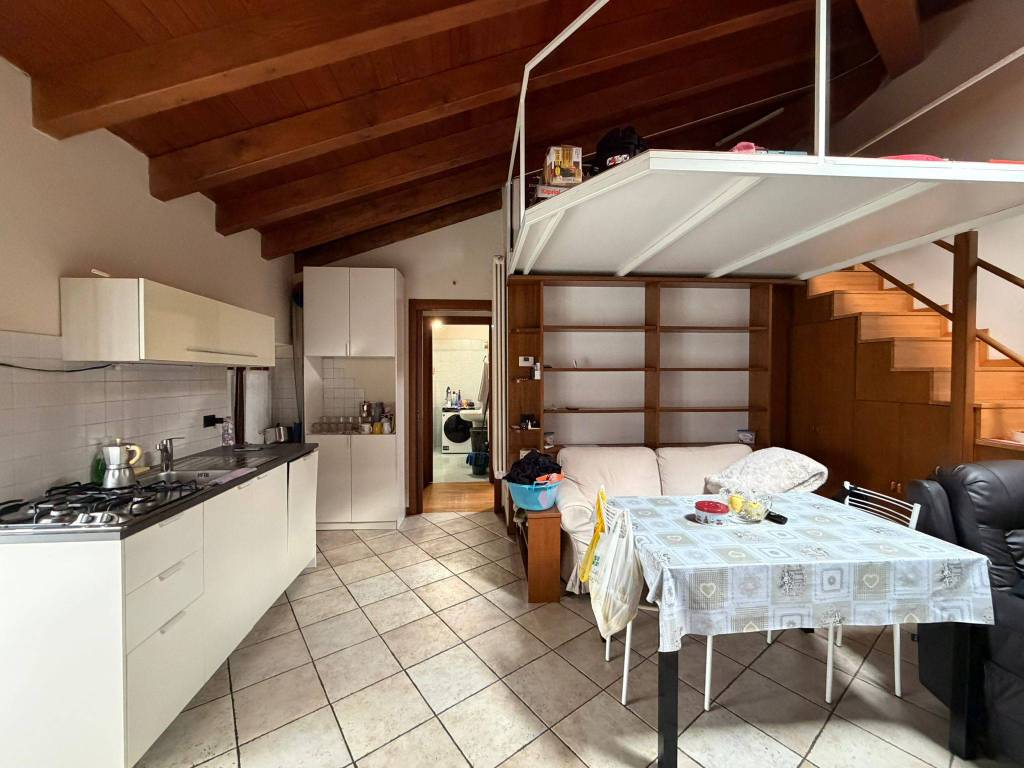appartamento in affitto ad Usmate Velate