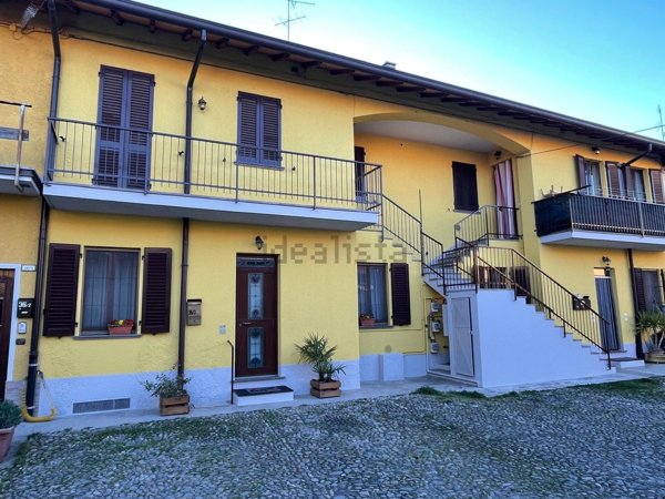 appartamento in affitto ad Usmate Velate in zona Corrada