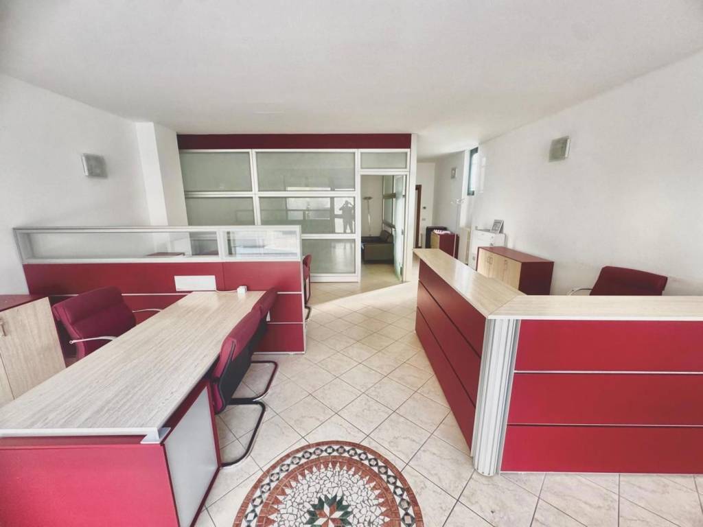 ufficio in affitto ad Usmate Velate