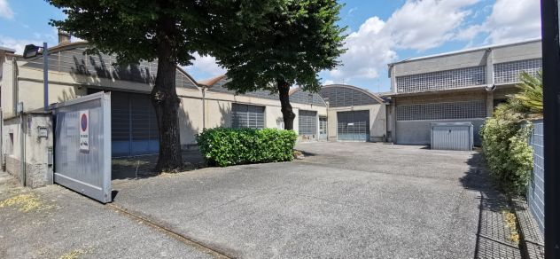 locale commerciale in affitto a Varedo