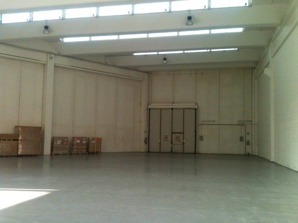 locale commerciale in affitto a Varedo