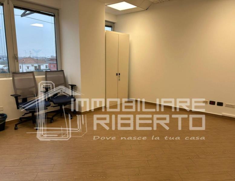 ufficio in affitto a Varedo