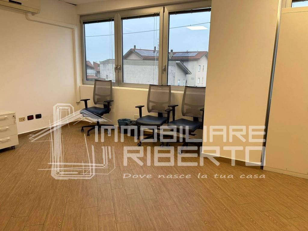 ufficio in affitto a Varedo