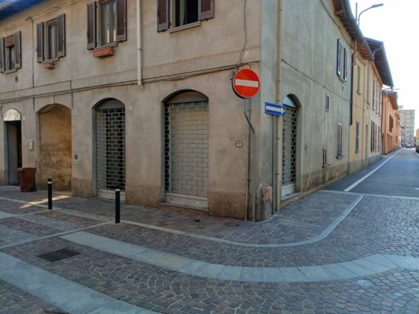 negozio in affitto a Vedano al Lambro