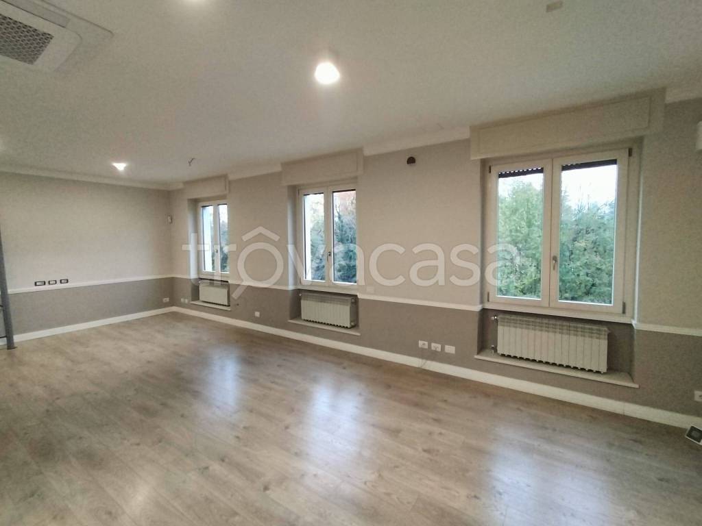 ufficio in affitto a Vedano al Lambro